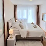 Leona Apartman *