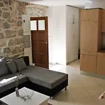 Apartman Leona *