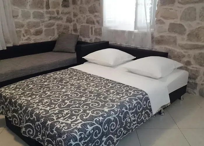 Apartment Leona *