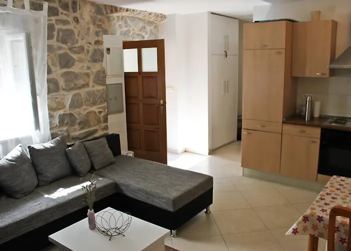 Apartment Leona *
