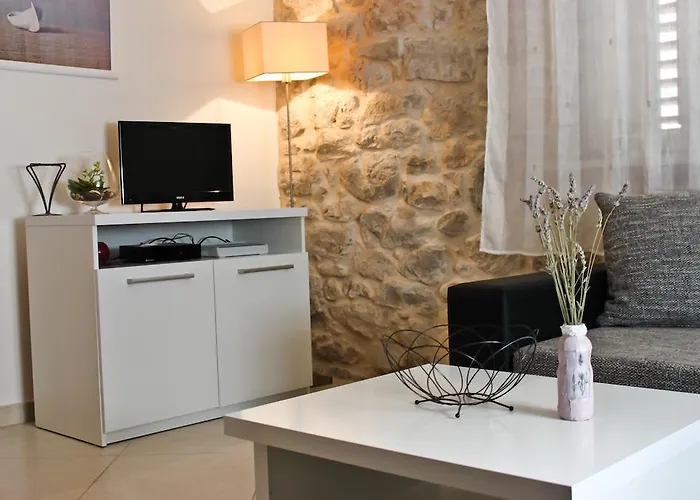 Apartment Leona *