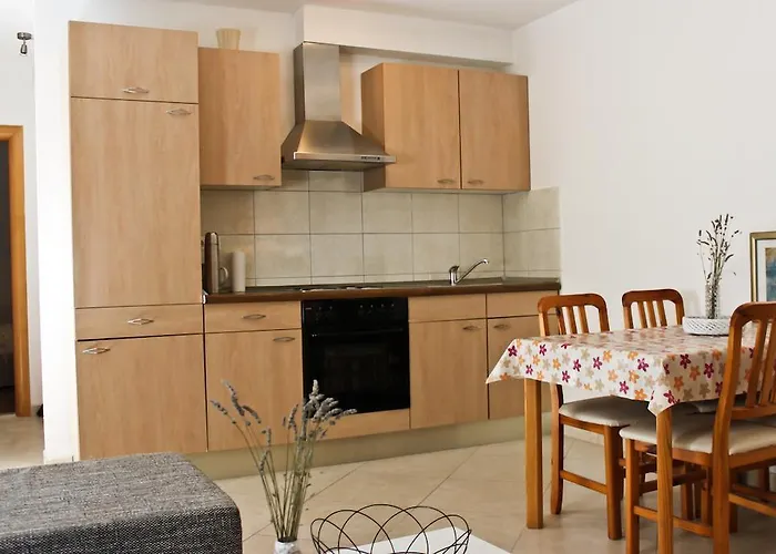 Apartment Leona *