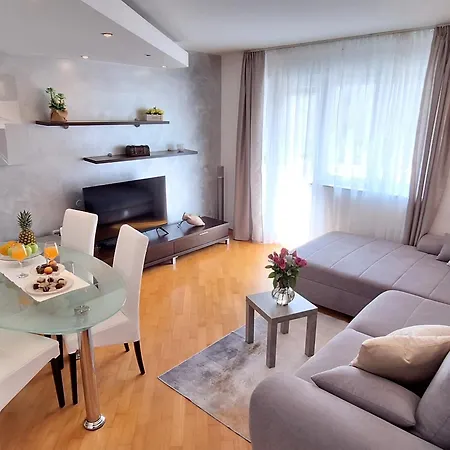 Leona Apartamento