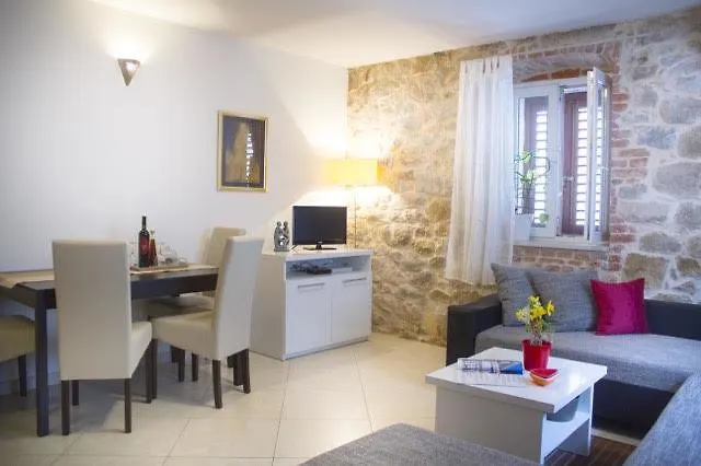 Leona Appartement *